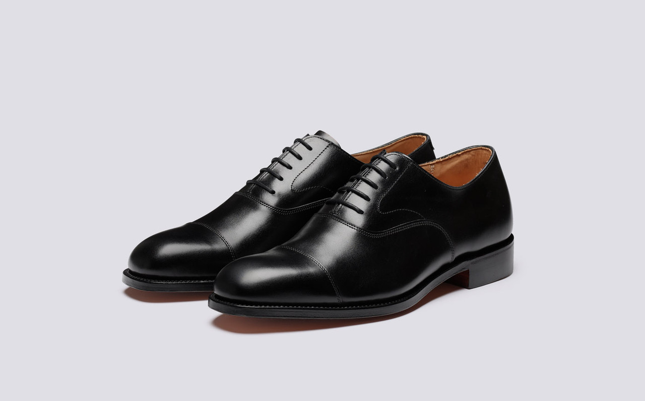Black leather oxford low top quarter shoes