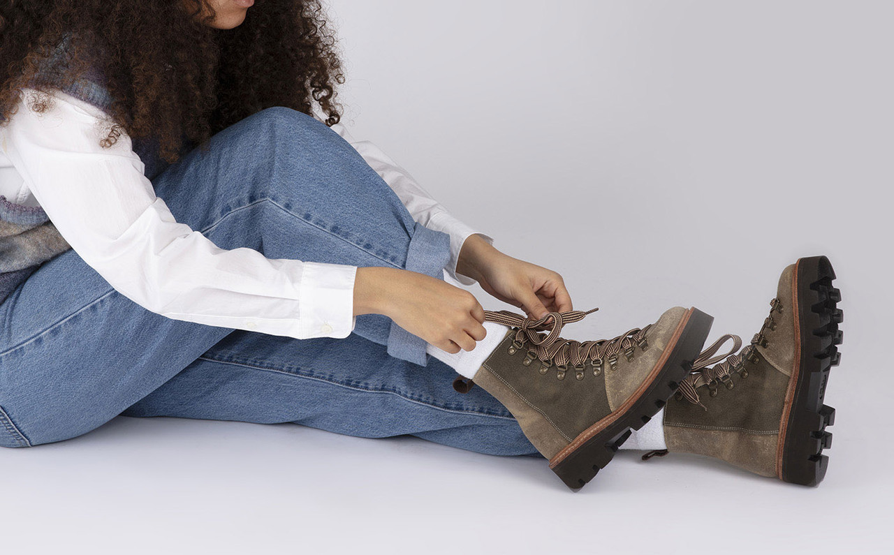 Nanette Womens Hiker Boots in Waxy Leather Grenson