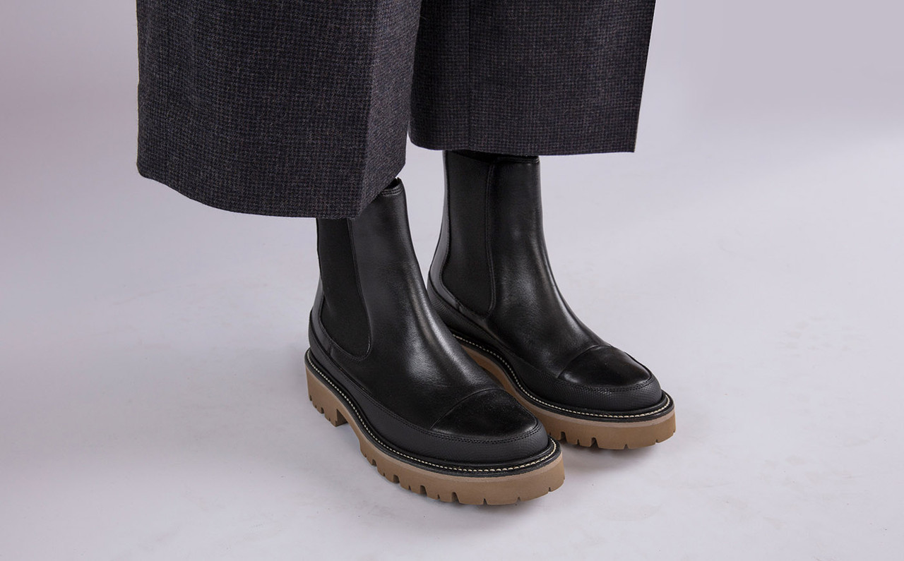 Black ladies chelsea boots cheap
