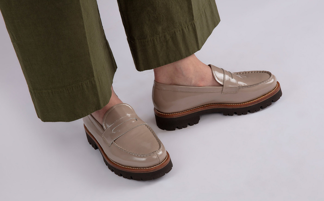 Philippa Womens Loafers in Pink Gloss Leather Grenson