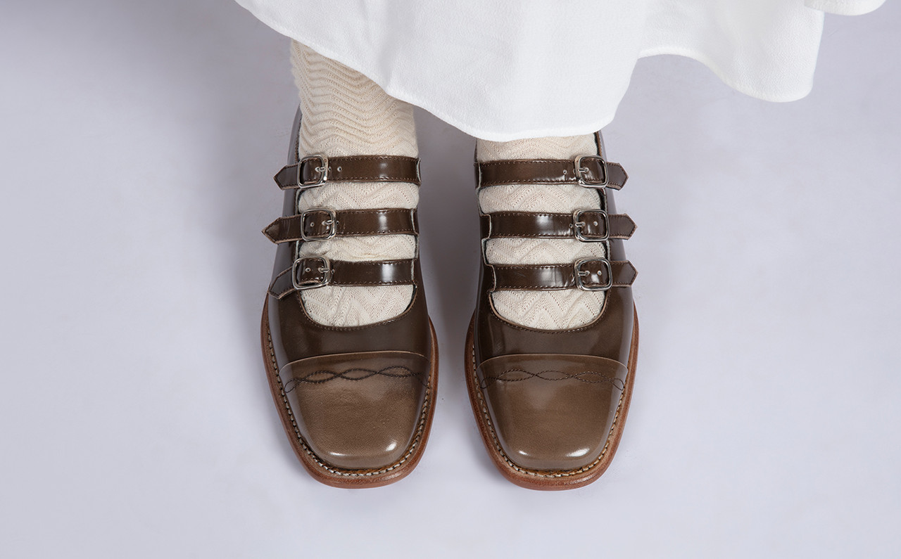 Yasmin | Womens Captoe Sandal in Taupe Leather | Grenson