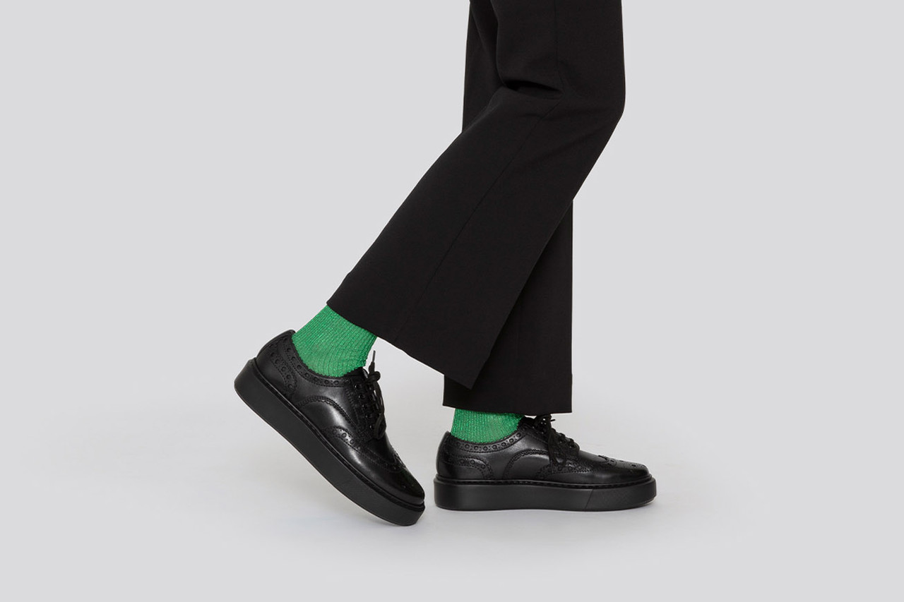 women's all black leather tennis shoes