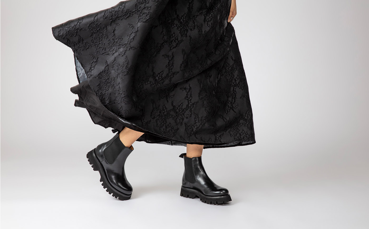 Harlow Chelsea Boots for Women in Black Leather Grenson