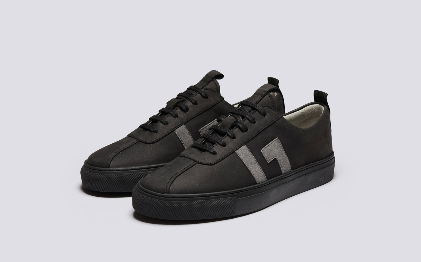 WOMEN S SNEAKER 67