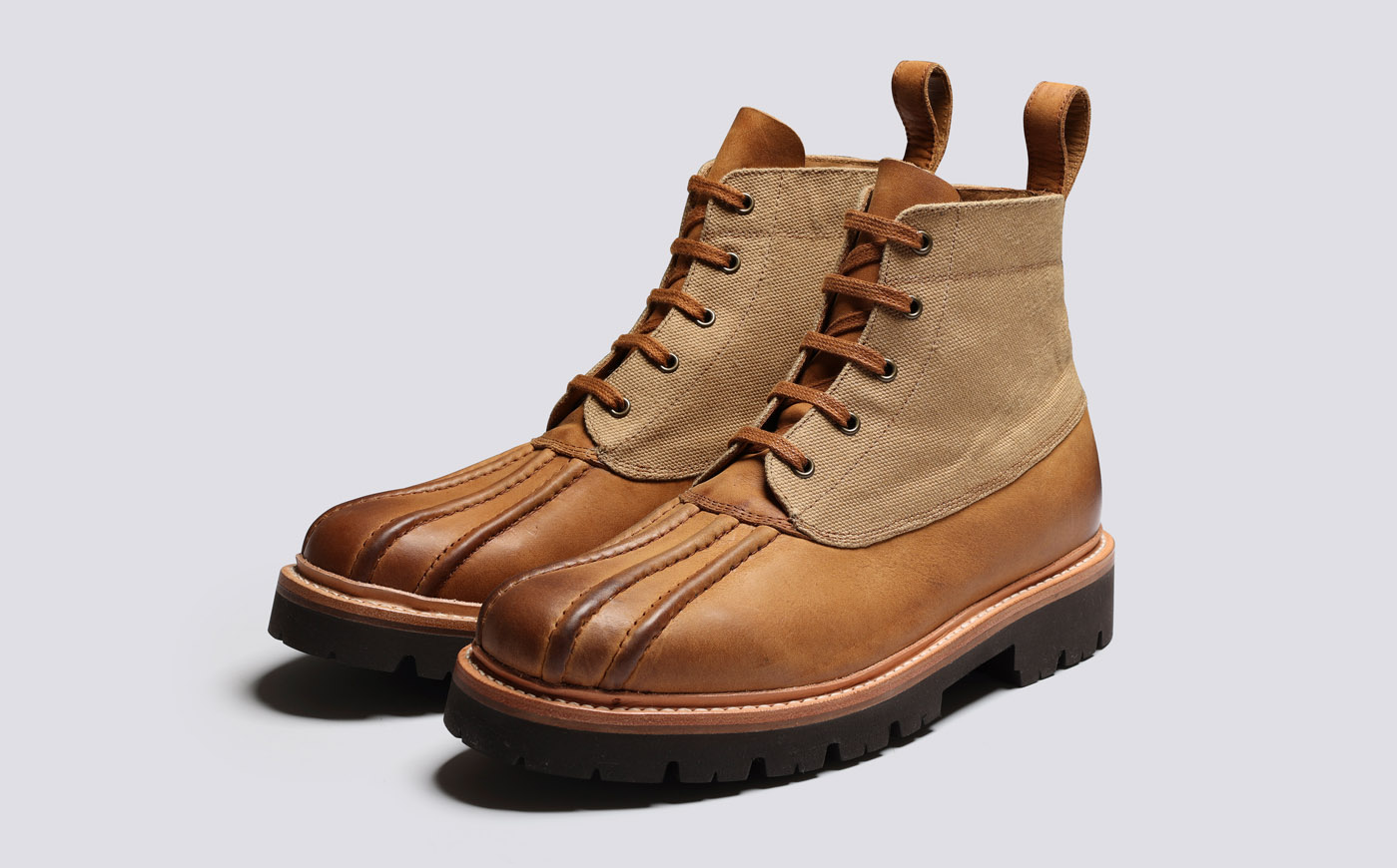 Spikes boots top
